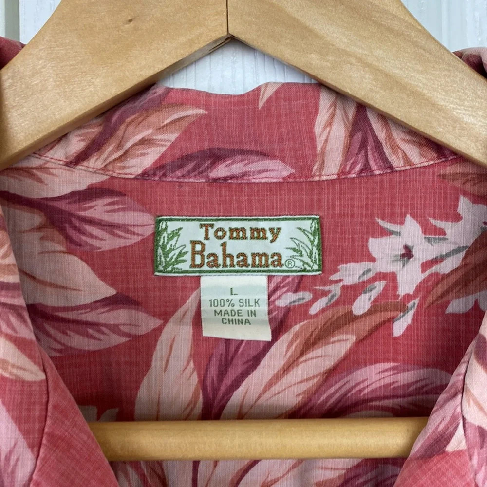 Vintage Tommy Bahama 100% silk Hawaiian floral Blouse - Picture 6 of 6